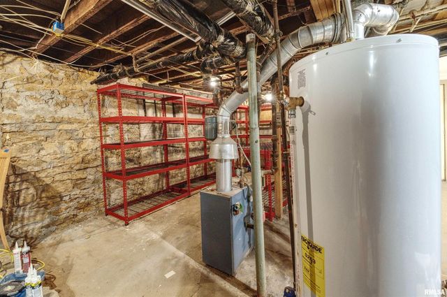 828 10TH Avenue, Fulton, IL 61252