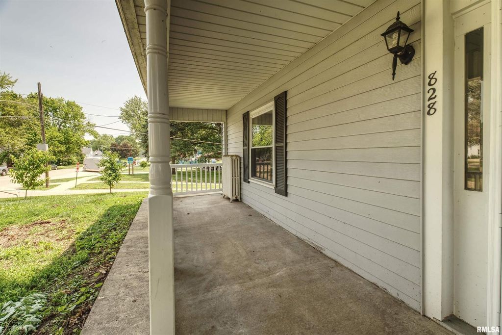 828 10TH Avenue, Fulton, IL 61252