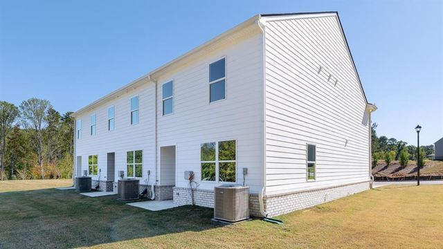 2035 Windward Rd, Stone Mountain, GA 30088