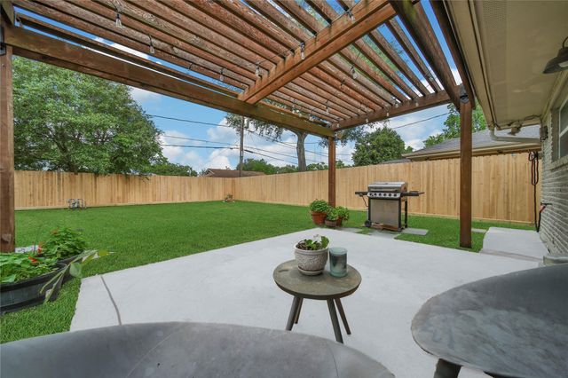 11218 Cliffwood Drive, Houston, TX 77035