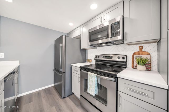 1916 W MORNINGSIDE Drive 118, Phoenix, AZ 85023