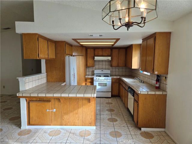 16715 Vasquez, Victorville, CA 92394