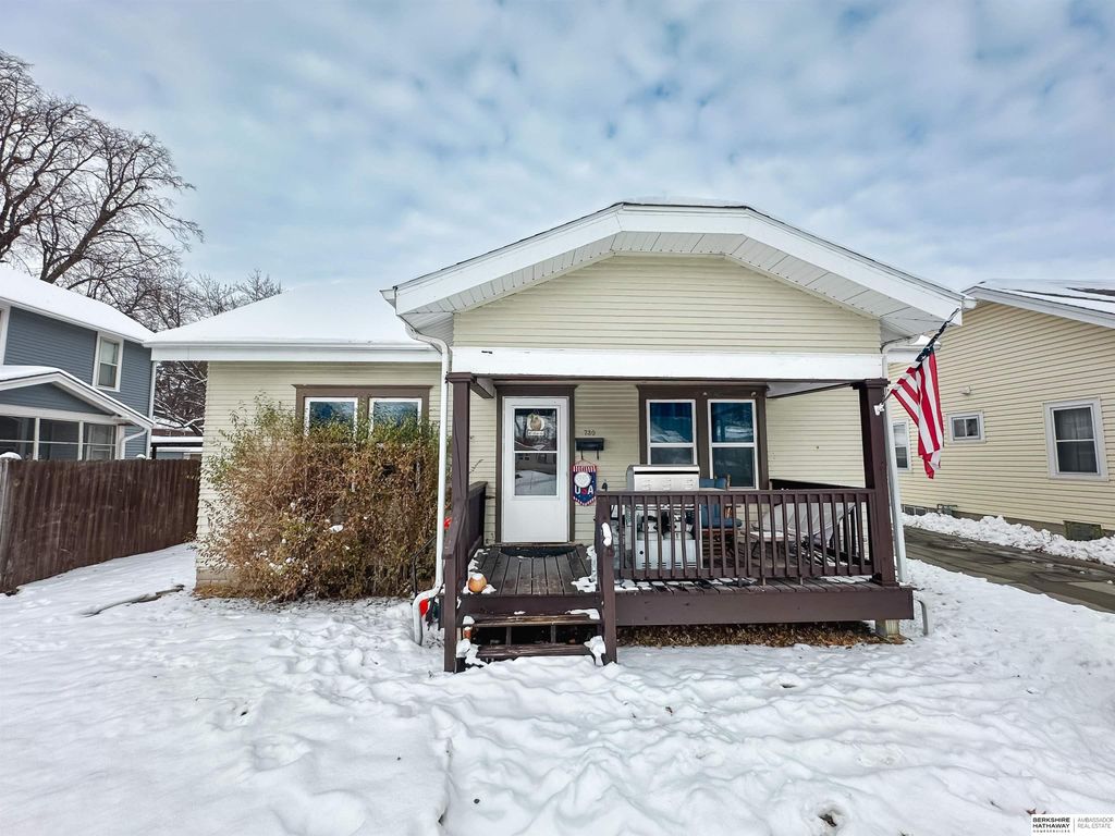 730 W 10th Street, Fremont, NE 68025