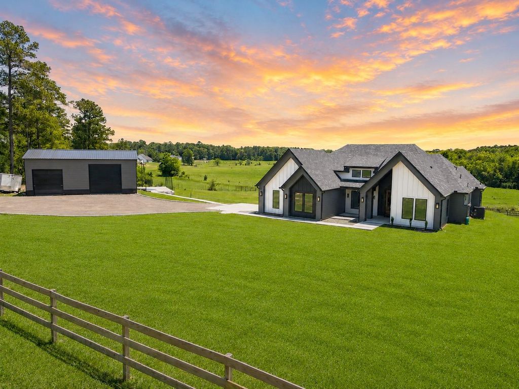 1000 Denson Allen, Coldspring, TX 77331