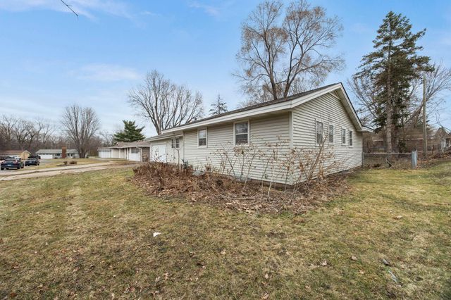 772 Creek Avenue, Mendota Heights, MN 55120