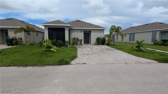 828 Friendship CIR, Labelle, FL 33935