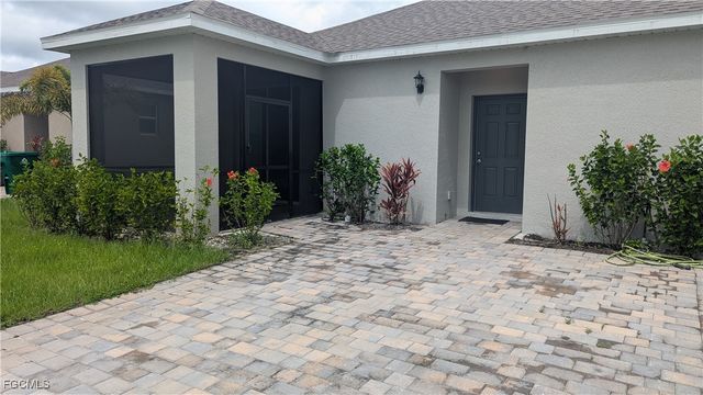 828 Friendship CIR, Labelle, FL 33935