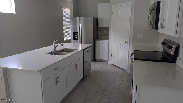 828 Friendship CIR, Labelle, FL 33935