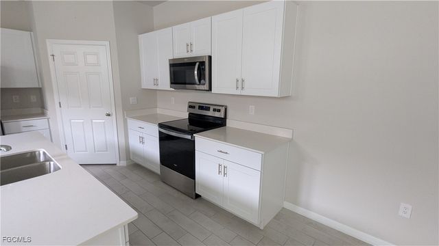 828 Friendship CIR, Labelle, FL 33935