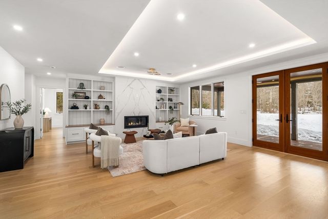 14 Fiske Pond Rd, Holliston, MA 01746