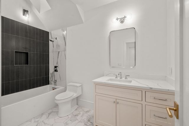 14 Fiske Pond Rd, Holliston, MA 01746