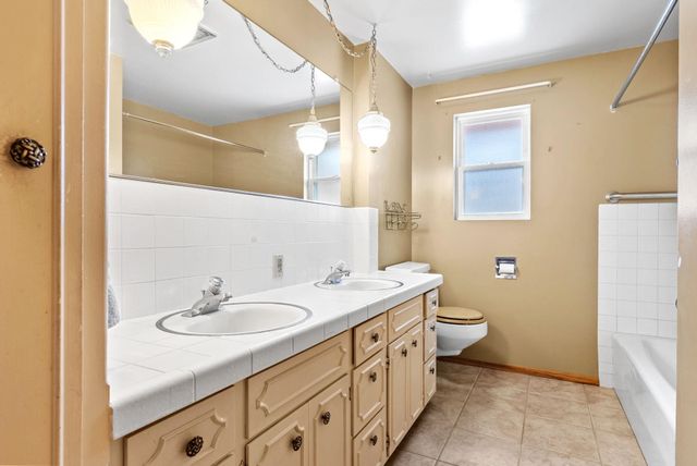 147 N LINDSEY St, Tekoa, WA 99033