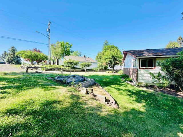 147 N LINDSEY St, Tekoa, WA 99033