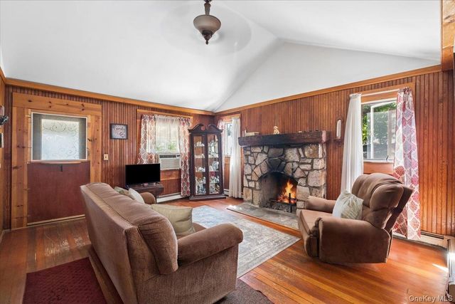 149 Tanglewylde Road, Lake Peekskill, NY 10537