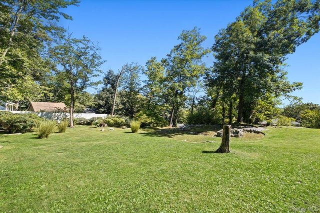 149 Tanglewylde Road, Lake Peekskill, NY 10537
