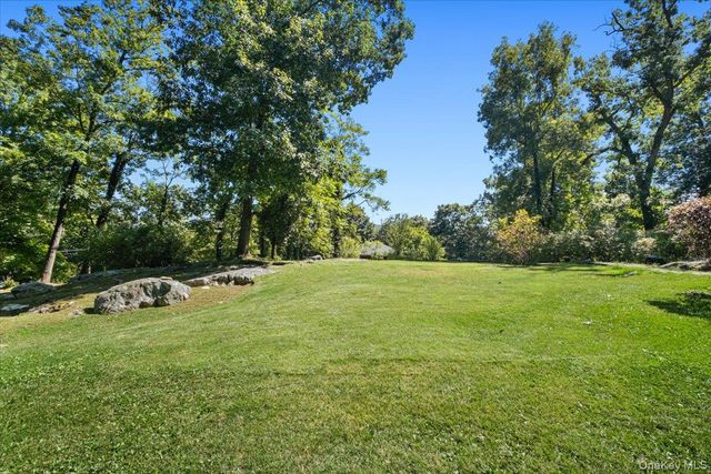 149 Tanglewylde Road, Lake Peekskill, NY 10537