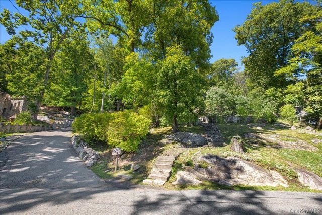 149 Tanglewylde Road, Lake Peekskill, NY 10537