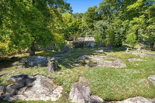149 Tanglewylde Road, Lake Peekskill, NY 10537