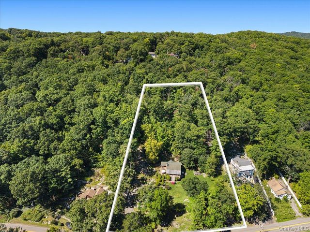 149 Tanglewylde Road, Lake Peekskill, NY 10537