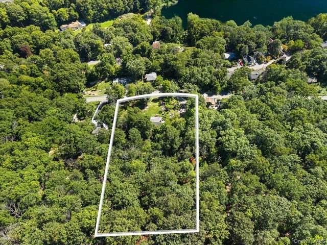 149 Tanglewylde Road, Lake Peekskill, NY 10537