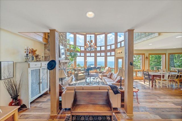 490 Lookout Ridge LN, Copper Hill, VA 24079