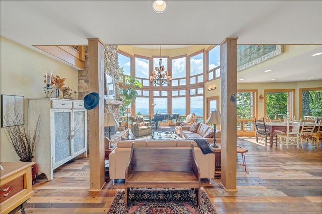 490 Lookout Ridge LN, Copper Hill, VA 24079