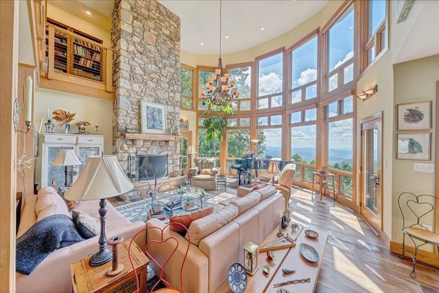 490 Lookout Ridge LN, Copper Hill, VA 24079