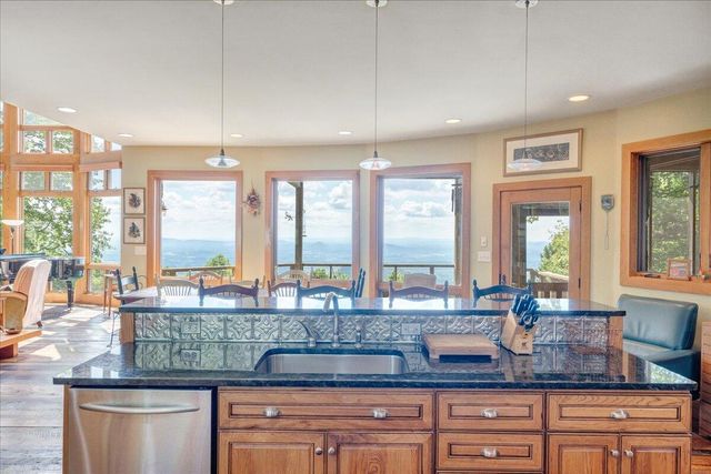 490 Lookout Ridge LN, Copper Hill, VA 24079