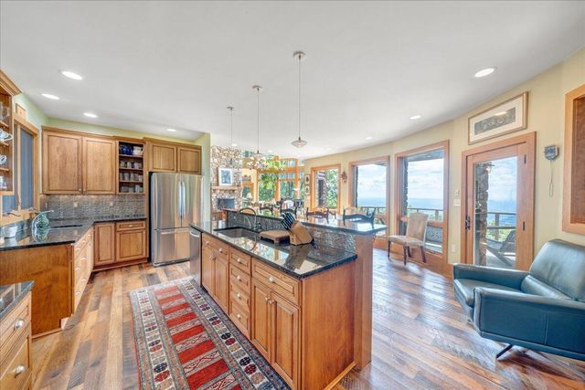 490 Lookout Ridge LN, Copper Hill, VA 24079