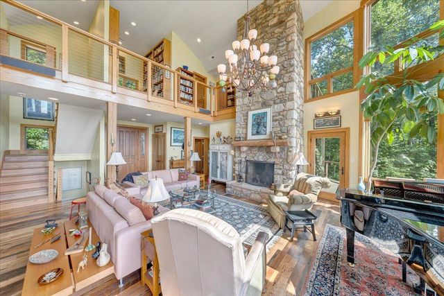 490 Lookout Ridge LN, Copper Hill, VA 24079