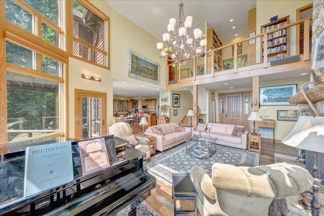 490 Lookout Ridge LN, Copper Hill, VA 24079