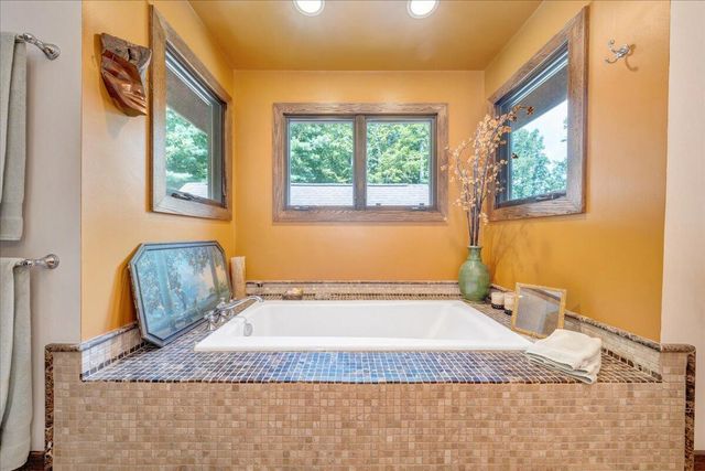 490 Lookout Ridge LN, Copper Hill, VA 24079