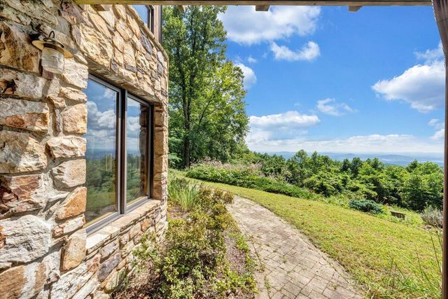 490 Lookout Ridge LN, Copper Hill, VA 24079