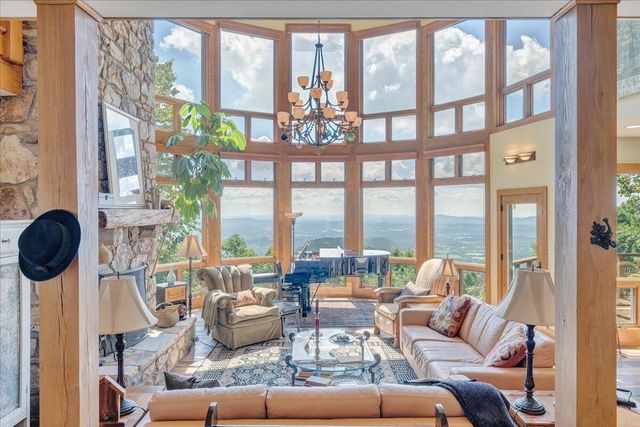 490 Lookout Ridge LN, Copper Hill, VA 24079