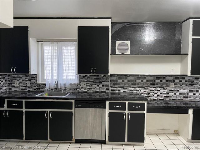 7427 Drexel Street, Dearborn Heights, MI 48127