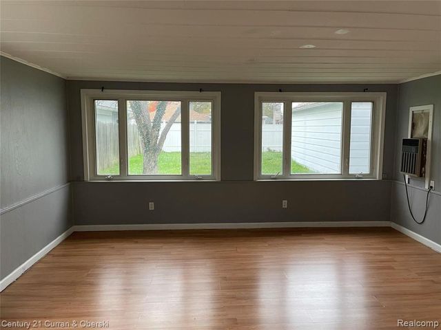 7427 Drexel Street, Dearborn Heights, MI 48127