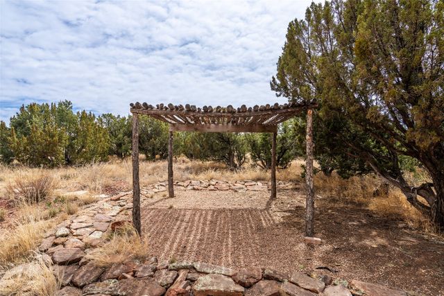 5 Espira Road, Santa Fe, NM 87508