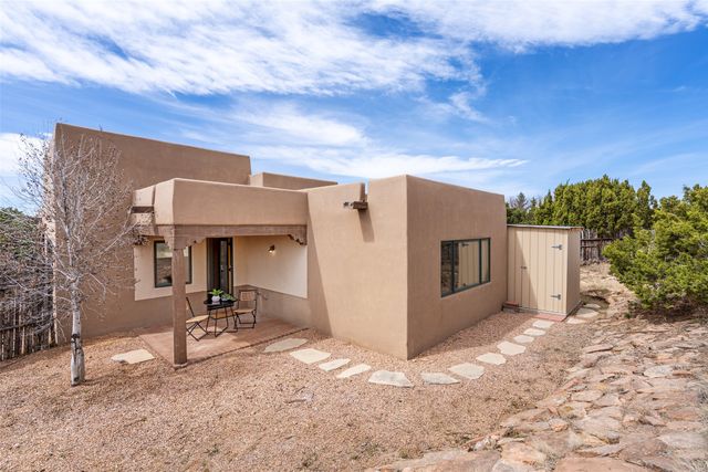 5 Espira Road, Santa Fe, NM 87508