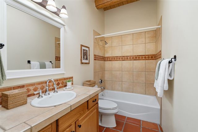 5 Espira Road, Santa Fe, NM 87508