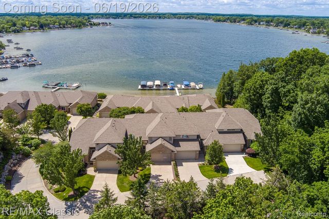 980 Sunset Drive, Waterford Charter Township, MI 48328