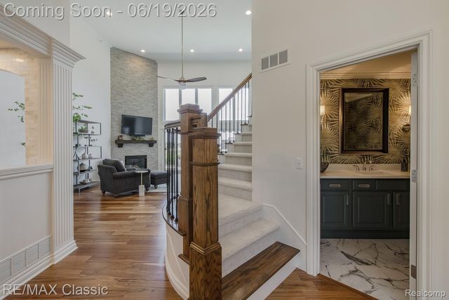 980 Sunset Drive, Waterford Charter Township, MI 48328
