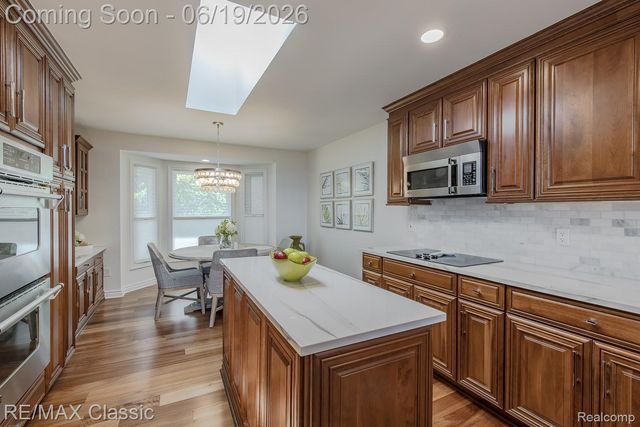 980 Sunset Drive, Waterford Charter Township, MI 48328