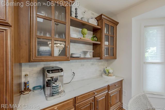 980 Sunset Drive, Waterford Charter Township, MI 48328