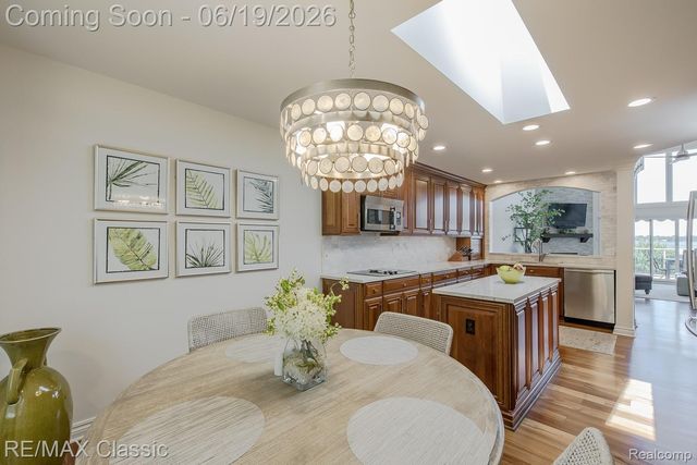 980 Sunset Drive, Waterford Charter Township, MI 48328
