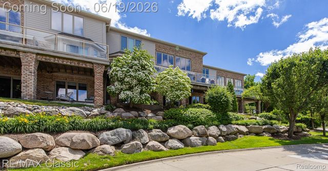 980 Sunset Drive, Waterford Charter Township, MI 48328