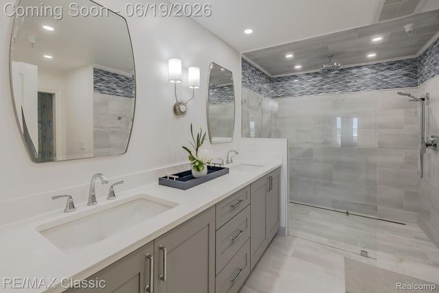 980 Sunset Drive, Waterford Charter Township, MI 48328