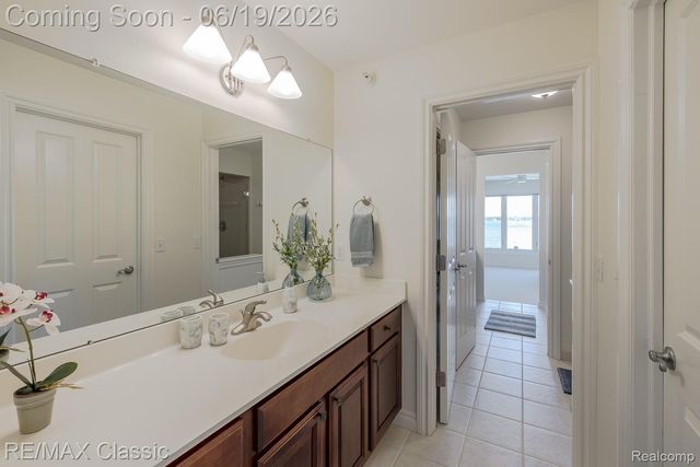 980 Sunset Drive, Waterford Charter Township, MI 48328