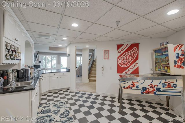 980 Sunset Drive, Waterford Charter Township, MI 48328