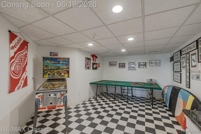 980 Sunset Drive, Waterford Charter Township, MI 48328