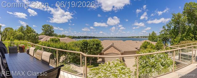 980 Sunset Drive, Waterford Charter Township, MI 48328